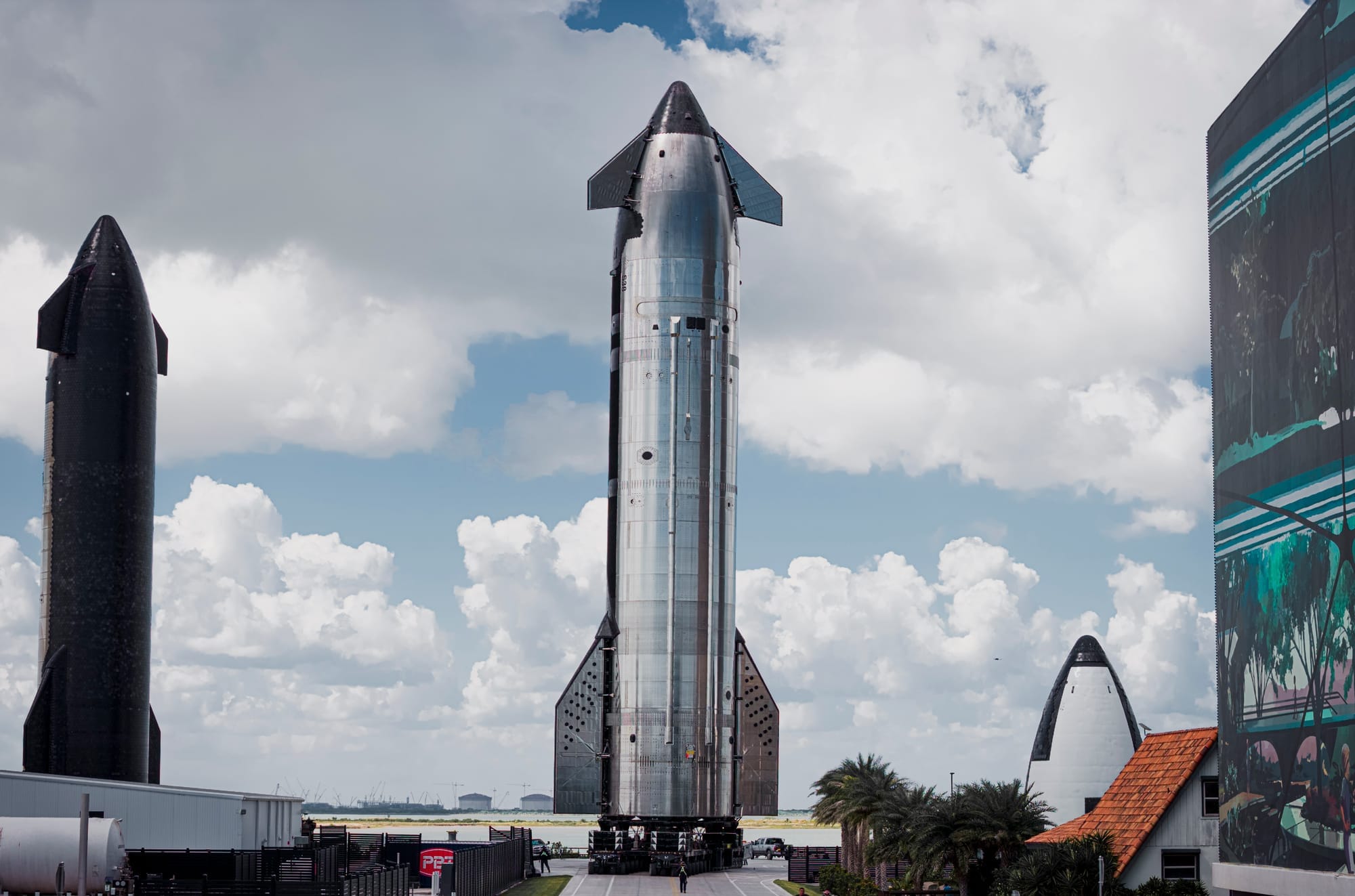 Ship 38 heading from Starbases production site to the launch site. ยฉSpaceX