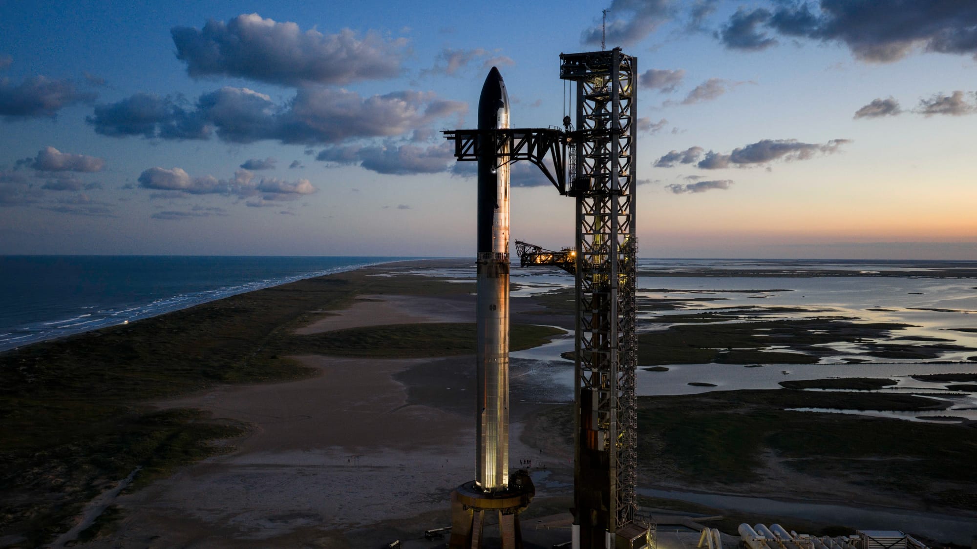 Starship-Super Heavy stood atop of Pad 1 ahead of the vehicle's eleventh flight test. ยฉSpaceX