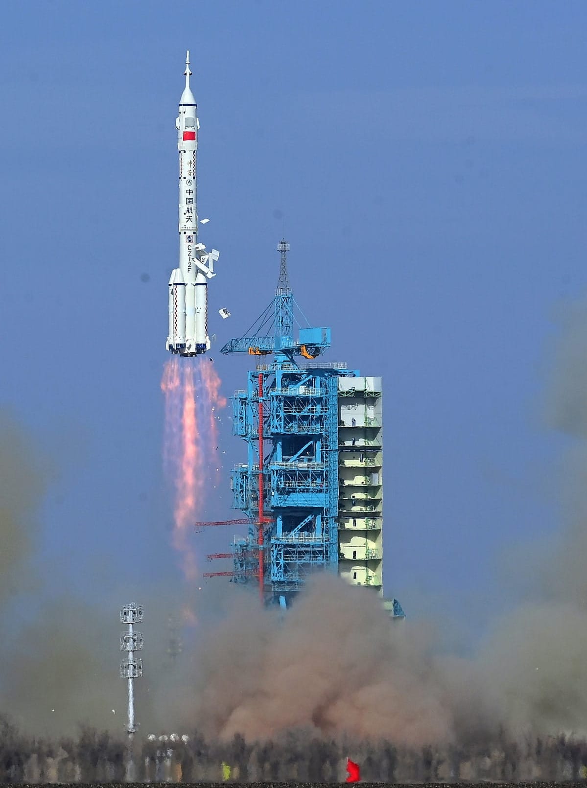 The Long March 2F/G Y22 vehicle lifting from the Jiuquan Satellite Launch Center carrying the Shenzhou-22 spacecraft toward the Tiangong Space Station.
