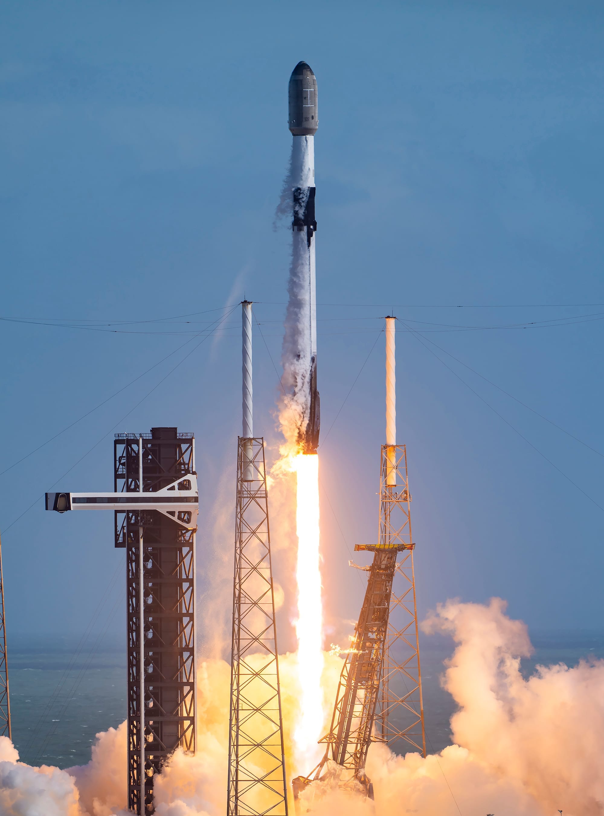 Falcon 9 lifting off from Space Launch Complex 40 for the Starlink Group 10-21 mission. ยฉSpaceX