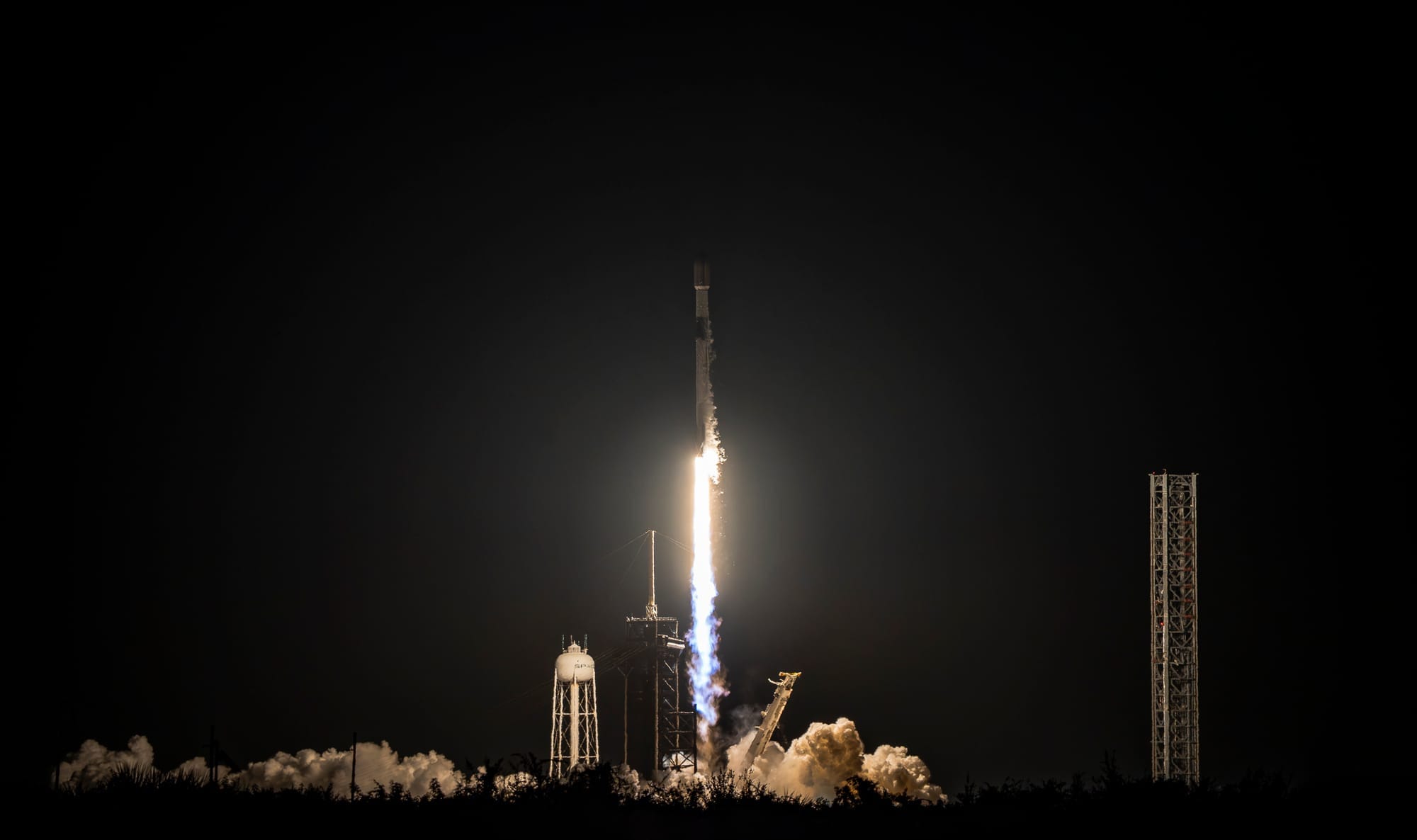 Falcon 9 lifting off from Launch Complex 39A for the Starlink Group 6-89 mission. ยฉSpaceX