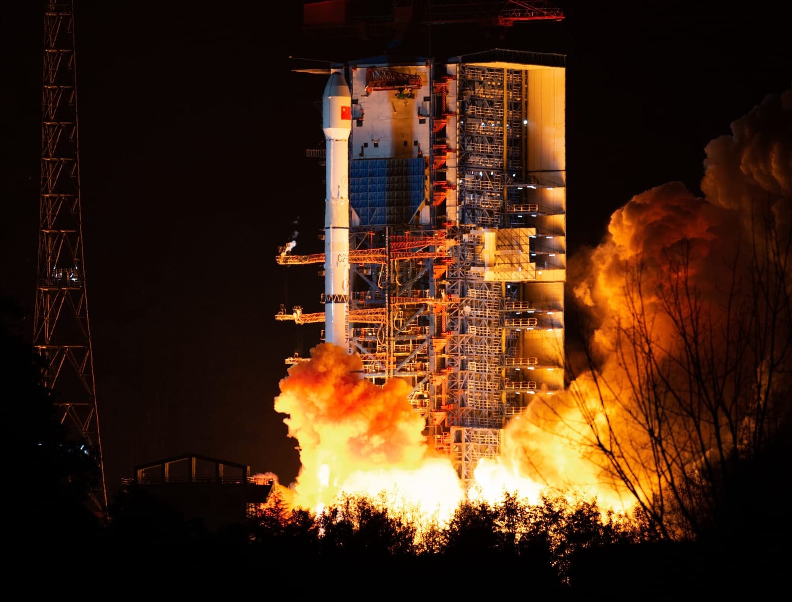 The Long March 3B/E Y119 vehicle lifting off with TJSW-22 on December 9th.