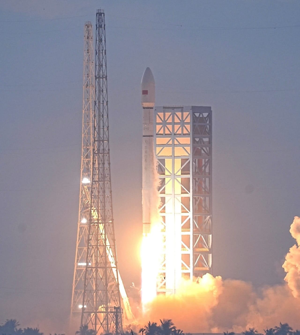 The Long March 12 Y4 vehicle lifiting off for the GuoWang Group 16 mission on December 11th.