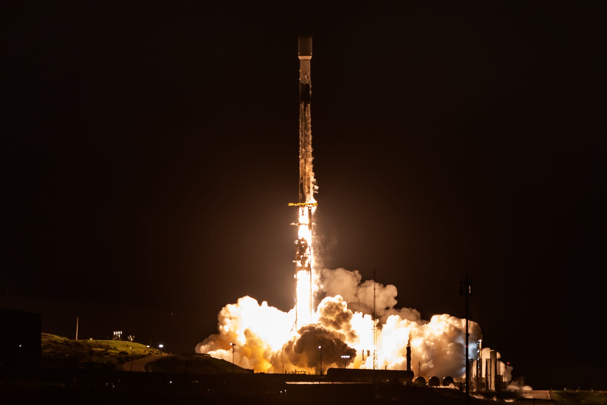 Falcon 9 lifting off from Space Launch Complex 4E for the Starlink Group 15-10 mission. ©SpaceX