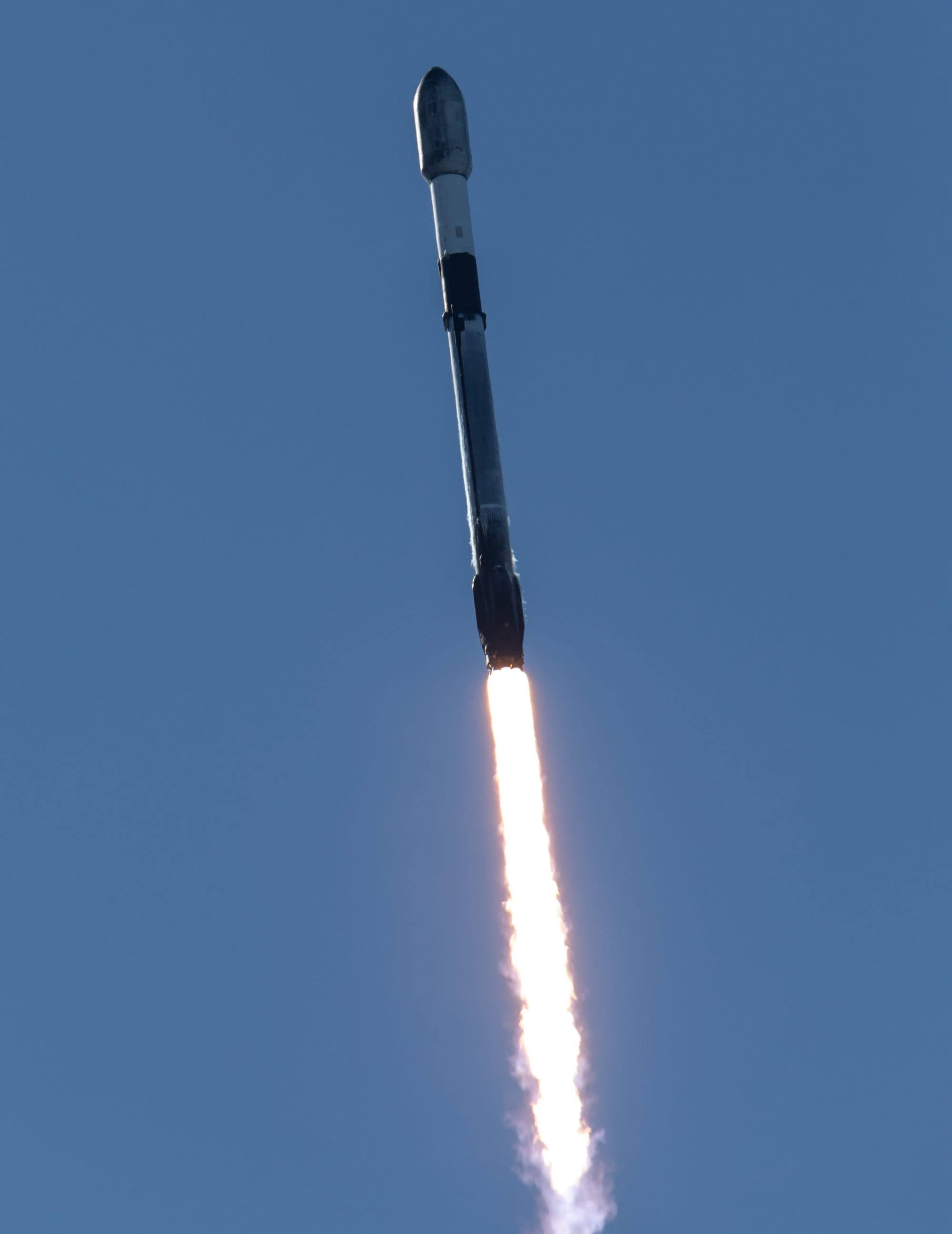 Falcon 9 during first-stage flight for the Starlink Group 11-15 mission. ©SpaceX