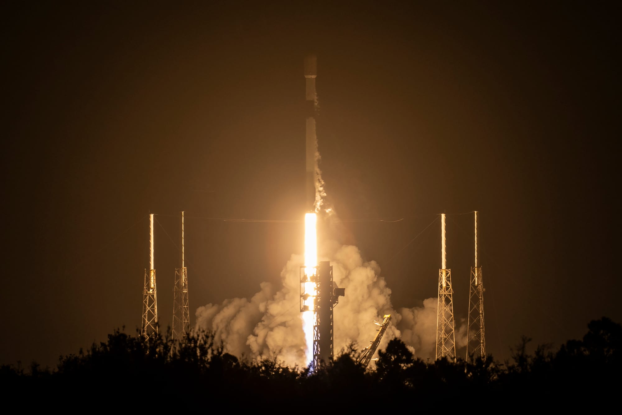 Falcon 9 lifting off from Space Launch Complex 40 for the Starlink Group 6-82 mission. ©SpaceX