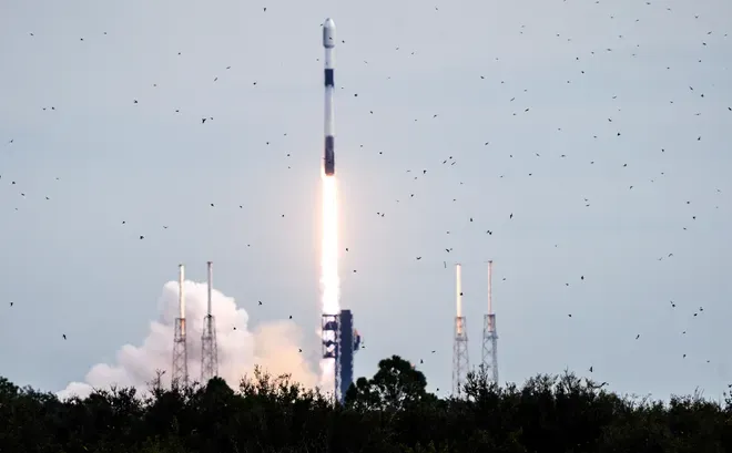 SpaceX launches a batch of Starlinks to orbit from Florida on January 14th 2026