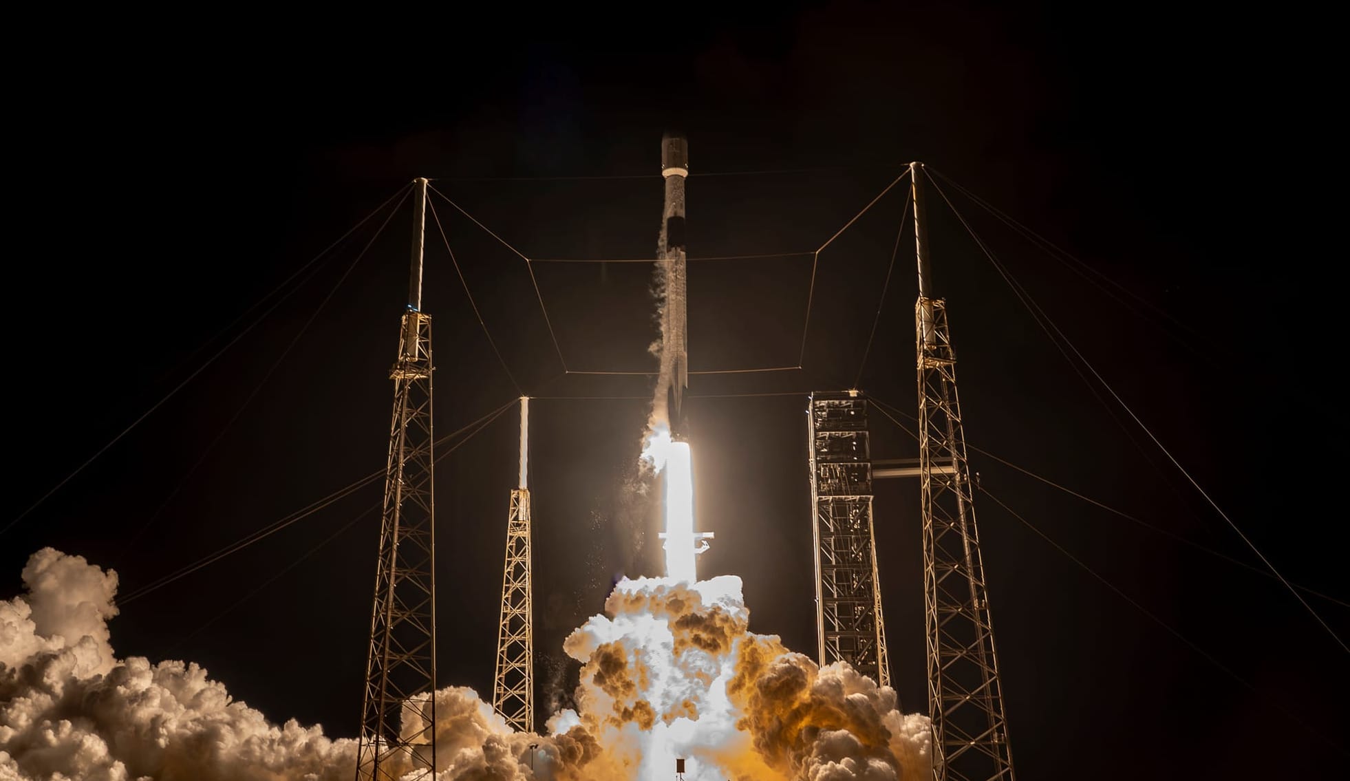 Falcon 9 lifting off from Space Launch Complex 40 for the Starlink Group 6-100 mission on January 18th. ©SpaceX