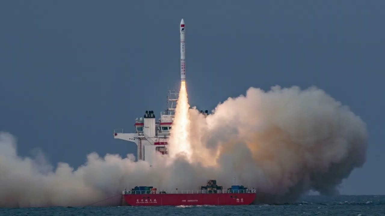 Galactic Energy's Ceres-1 launch vehicle soars off its sea-launch platform