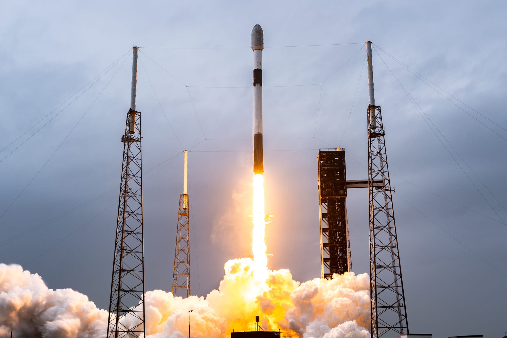 Falcon 9 lifting off from Space Launch Complex 40 for the Starlink Group 10-33 mission on March 19th 2026. ©SpaceX