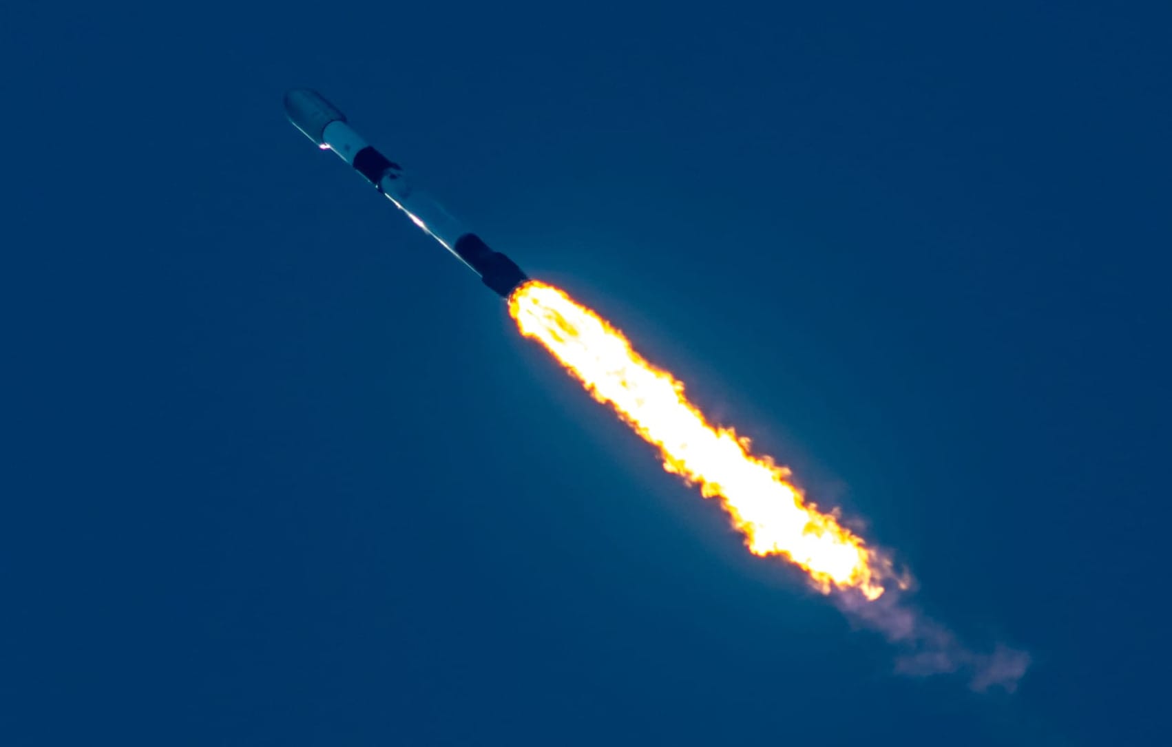 Falcon 9 during first-stage flight for the Starlink Group 10-62 mission on March 22nd 2026. ©SpaceX