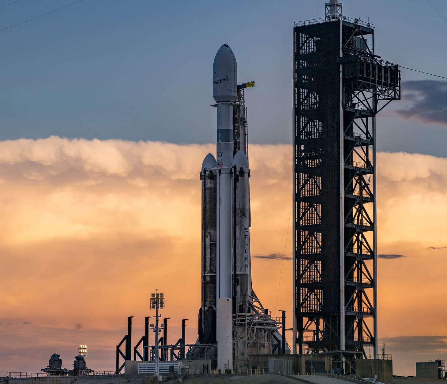 Falcon Heavy stood at Launch Complex 39A in late April ahead of the launch of ViaSat F3 'Asia-Pacific'. ©SpaceX