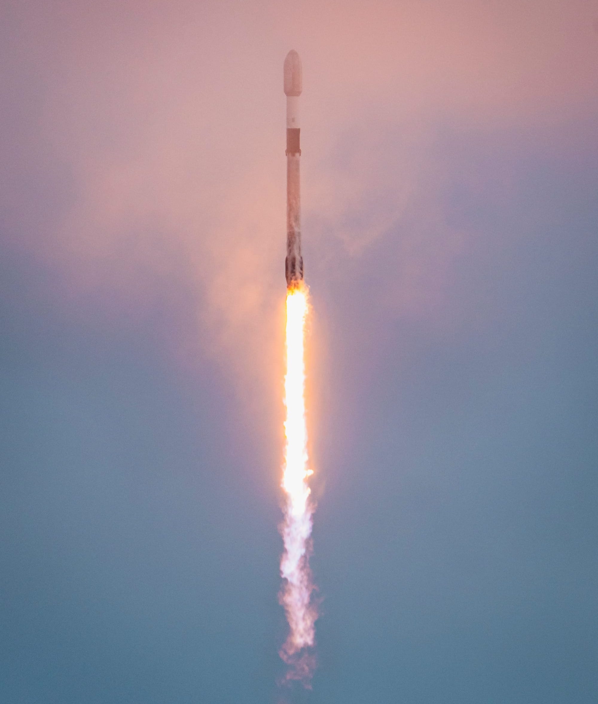 Falcon 9 during first-stage flight for the Starlink Group 17-16 mission on April 26th 2026. ©SpaceX