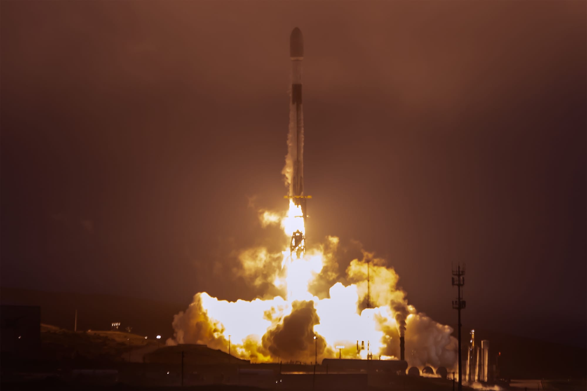 Falcon 9 launching from Space Launch Complex 4E for the Starlink Group 17-36 mission on April 30th 2026. ©SpaceX