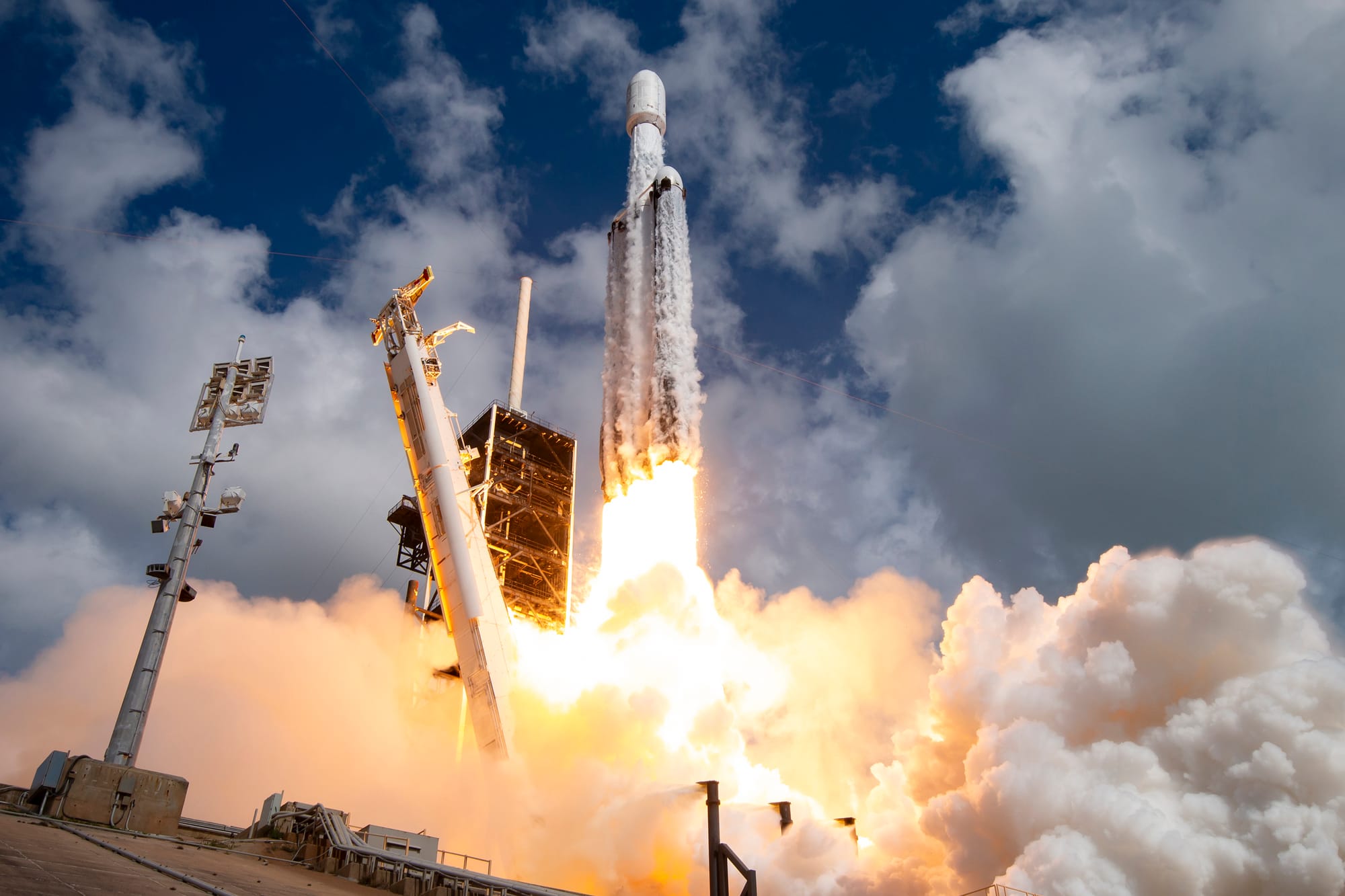 Falcon Heavy lifting off from Launch Complex 39A on April 29th with ViaSat-3 F3. ©SpaceX