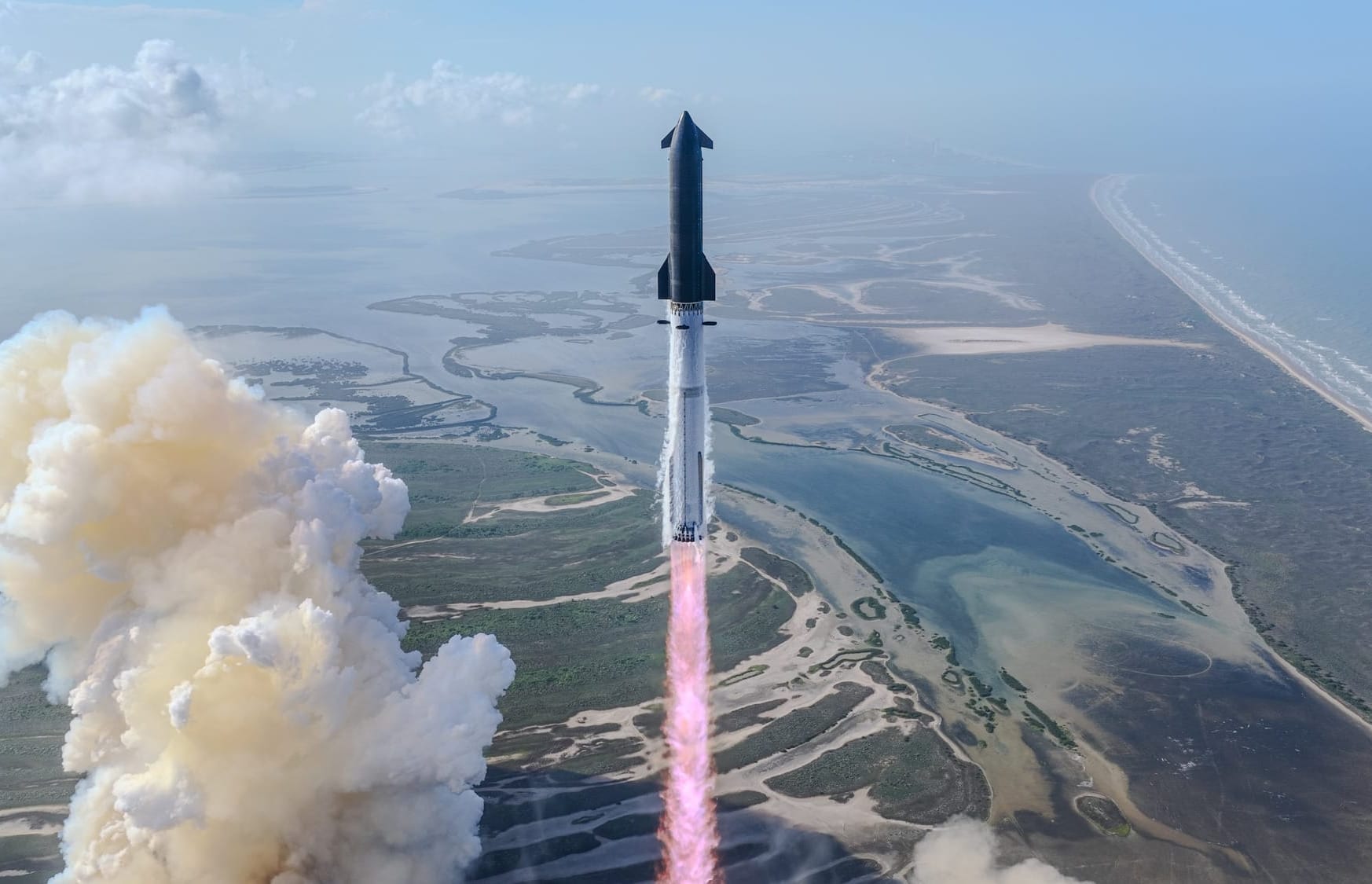 Starship-Super Heavy during first-stage flight on May 22nd 2026 for its twelfth flight test. ©SpaceX