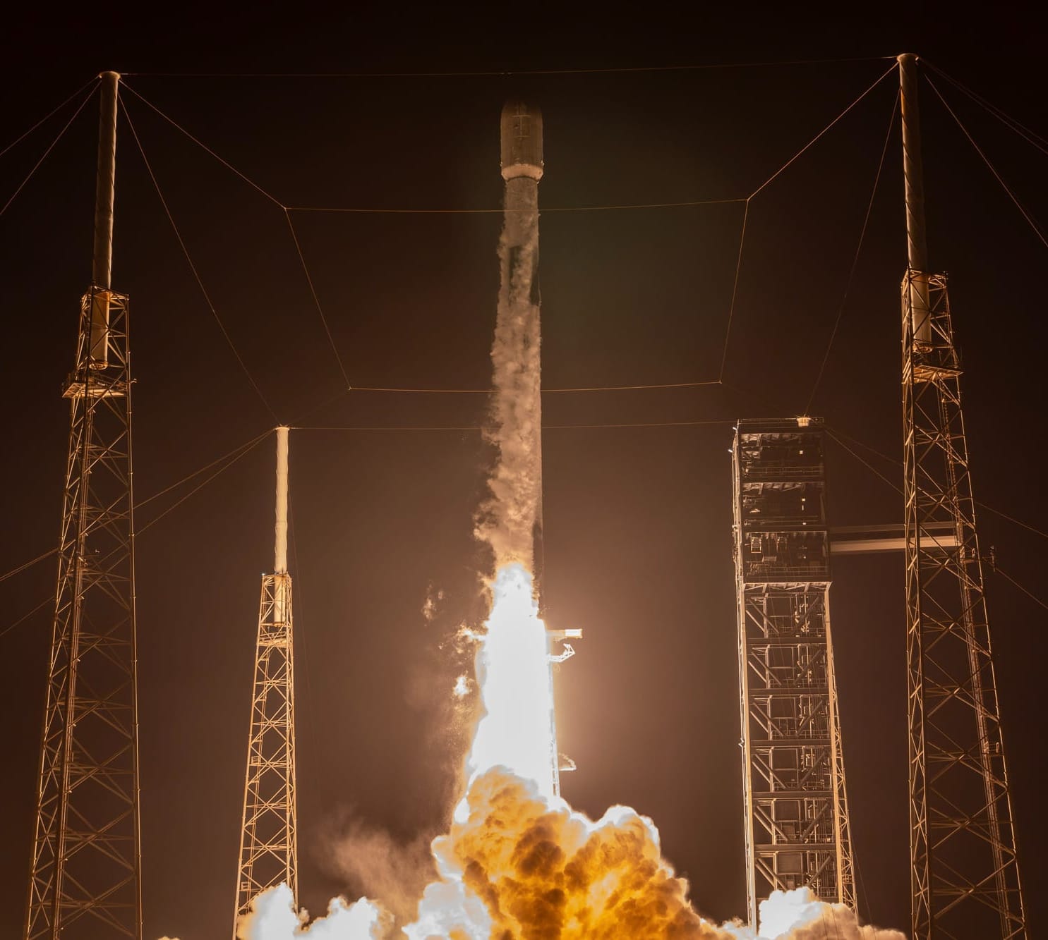 Falcon 9 blasting off from Space Launch Complex 40 for the Starlink Group 10-42 mission on July 9th 2026. ©SpaceX