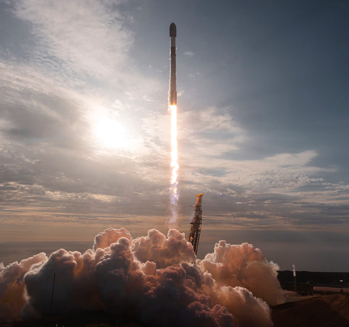 Falcon 9 departing from Space Launch Complex 4E for Starlink Group 15-14 mission on July 14th 2026. ยฉSpaceX
