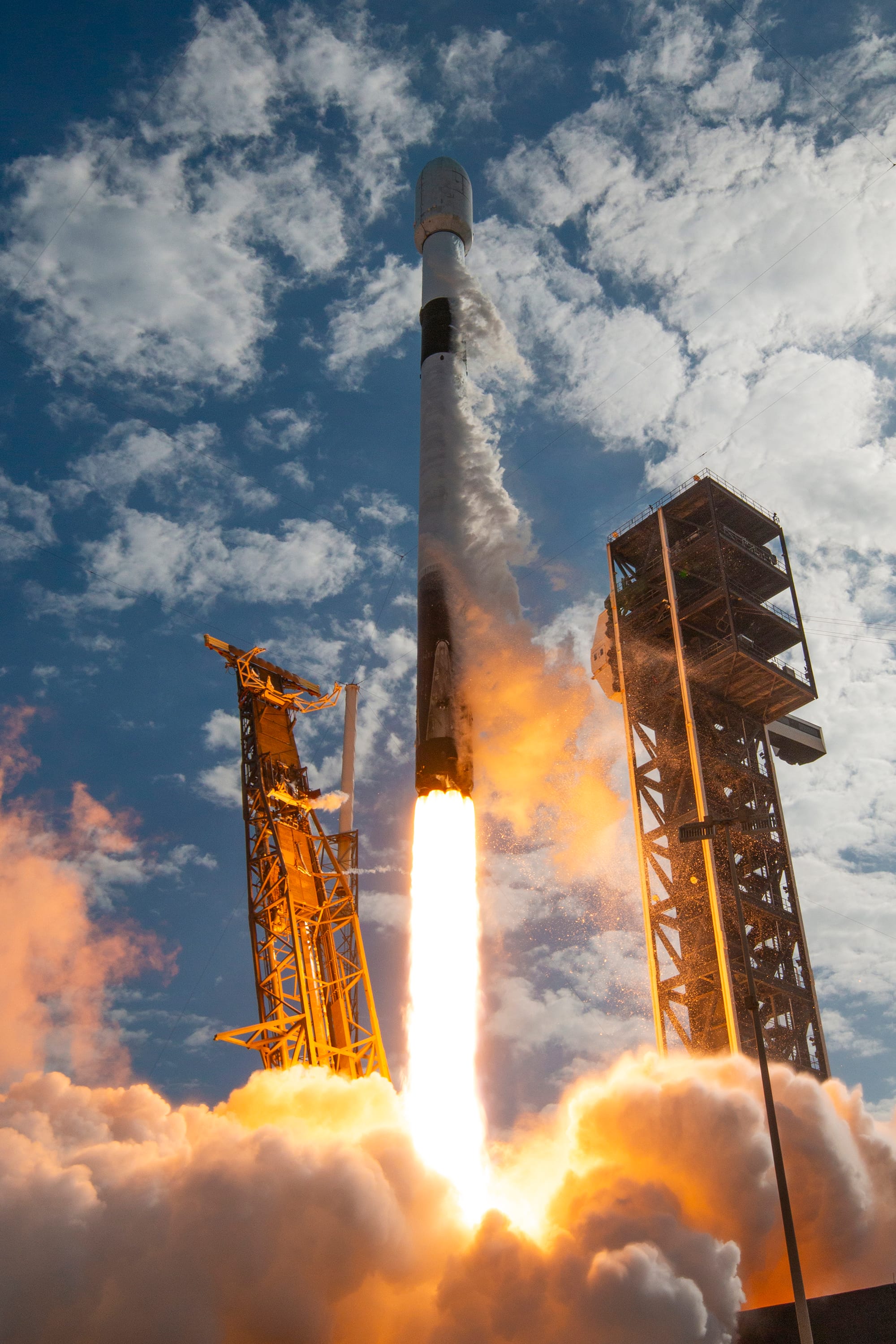 Falcon 9 departing from Space Launch Complex 40 to deliver Northrop Grumman's MRV-1 on July 21st 2026. ©SpaceX