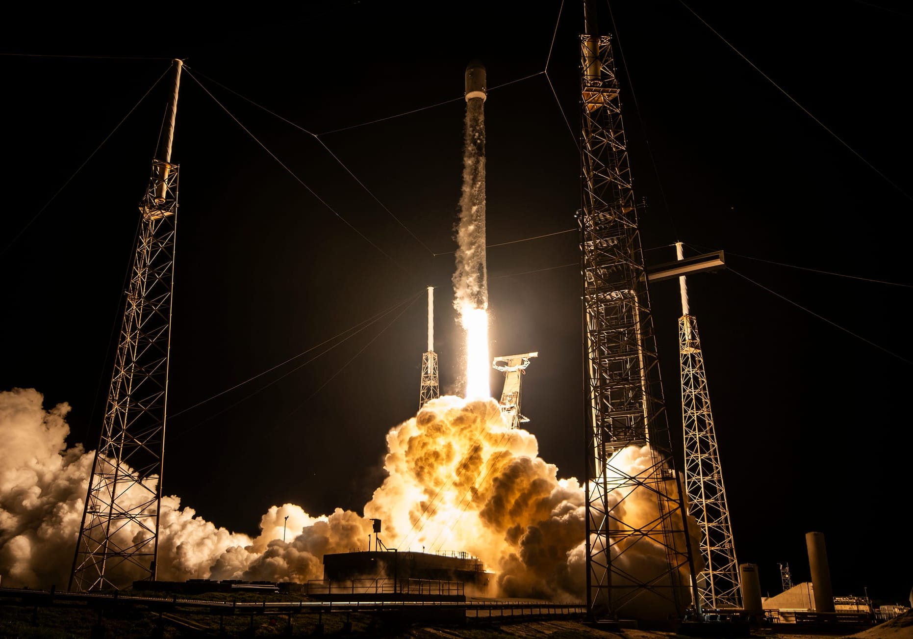 Falcon 9 launching from Space Launch Complex 40 with three BlueBird satellites on August 5th 2026. ©SpaceX