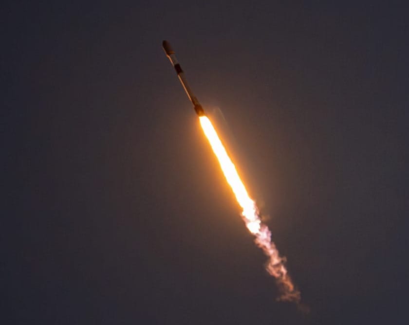 Falcon 9 during first-stage flight for the Starlink group 17-52 mission on July 30th 2026. ©SpaceX
