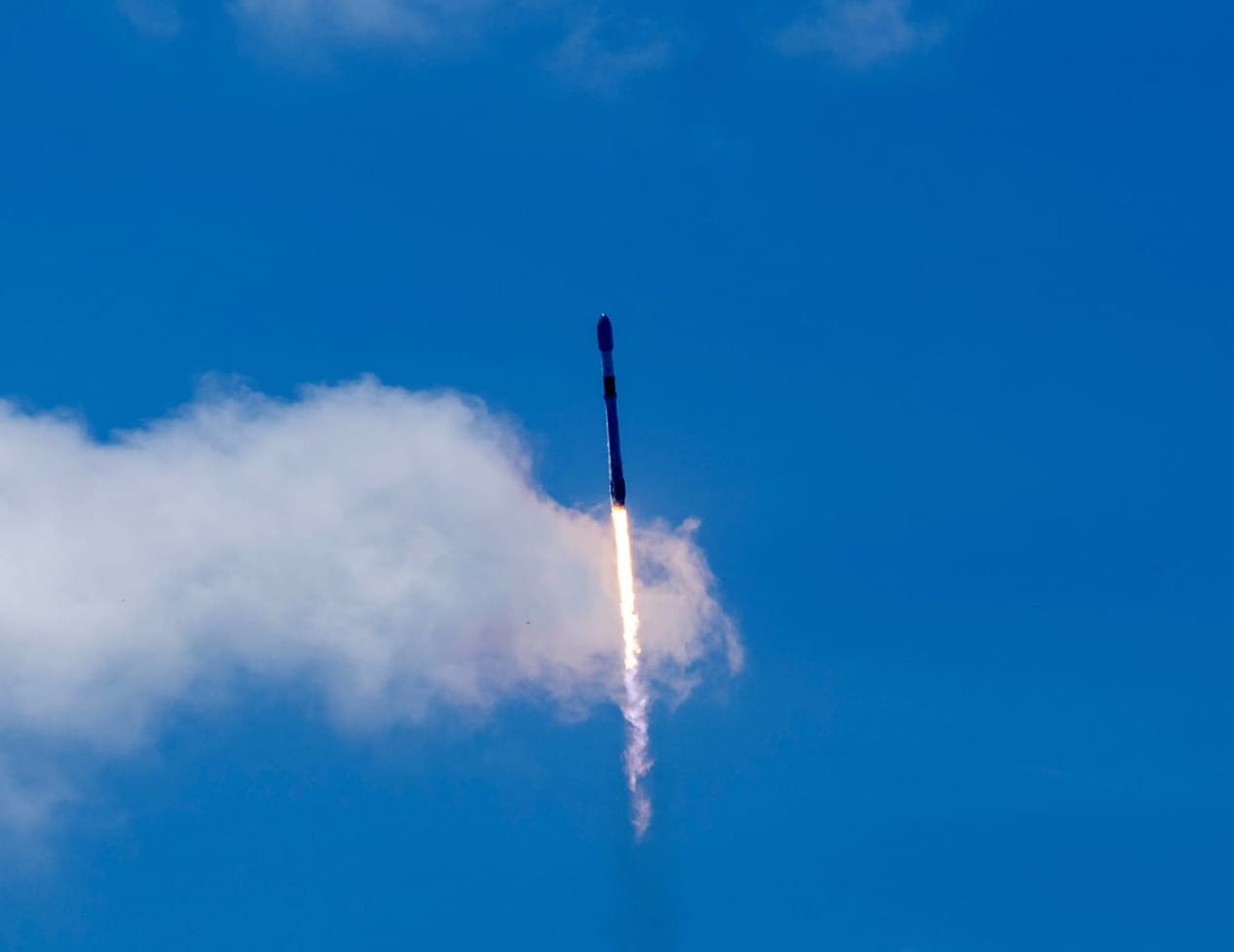 Falcon 9 during first-stage flight for the Starlink Group 10-19 mission on August 11th 2026. ยฉSpaceX