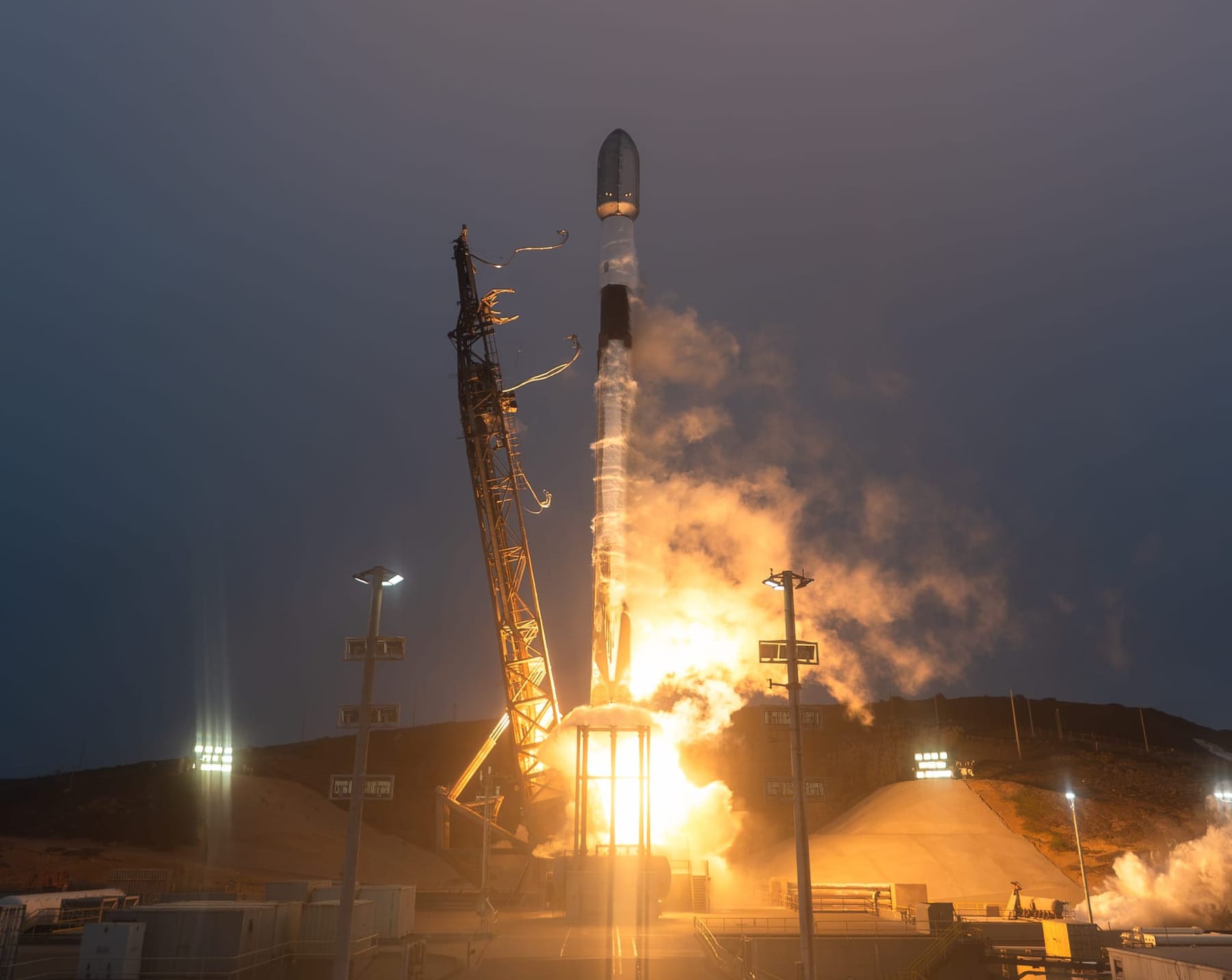 Falcon 9 lifting off from Space Launch Complex 4E for the Starlink 15-27 mission on September 20th 2026. ยฉSpaceX