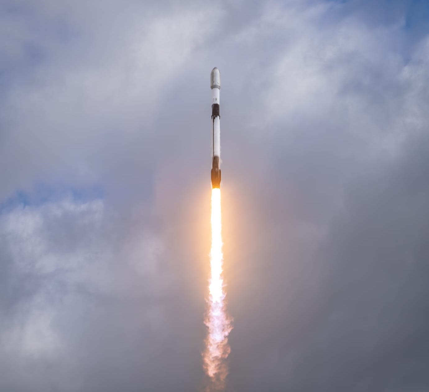 Falcon 9 during first-stage flight from Space Launch Complex 4E on October 23rd 2026. ©SpaceX