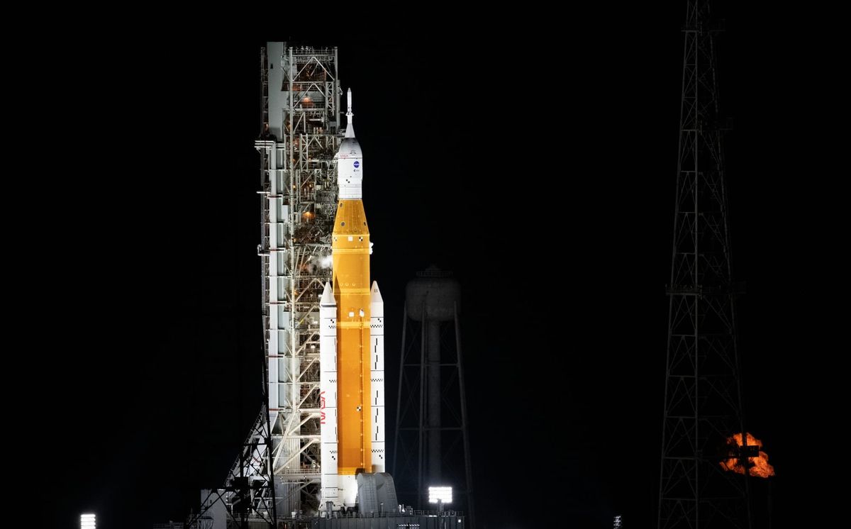 NASA's Space Launch System rocket at LC-39B ahead of Artemis 1 ©NASA