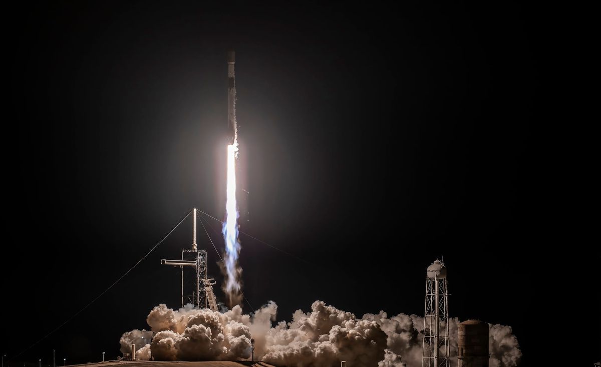 Falcon 9 lifting off from Launch Complex 39A. ©SpaceX