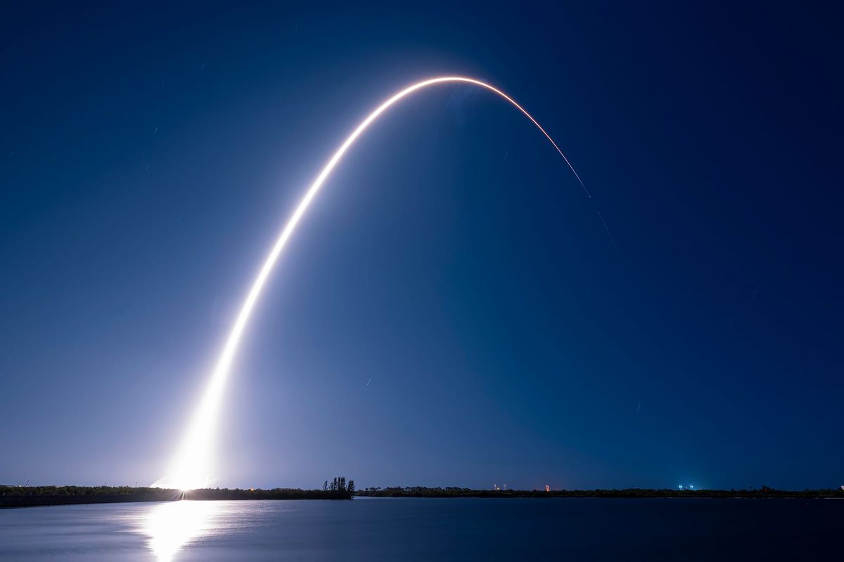 A long exposure photo of Falcon 9 for the launch of Blue Ghost and Hakuto-R. ©SpaceX