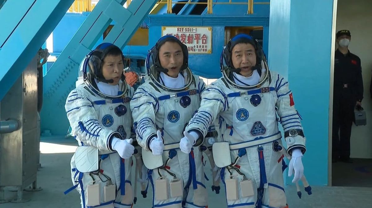 Wang Jie (left), Chen Zhongrui (center), and Chen Dong (right) heading to their rocket. ©China Manned Space Agency