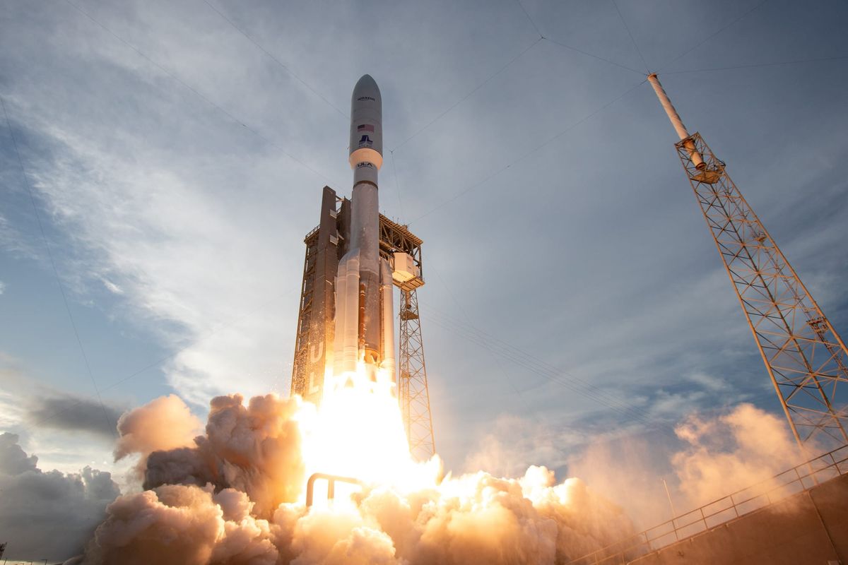 Atlas V lifts off from Space Launch Complex 41 for Kuiper's first launch. ©United Launch Alliance
