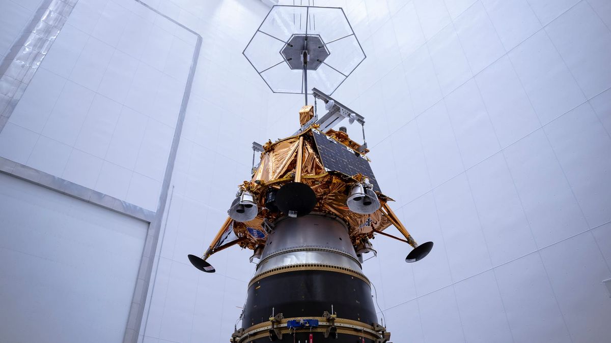 The Blue Ghost spacecraft atop its payload adapter. ©Firefly Aerospace/SpaceX