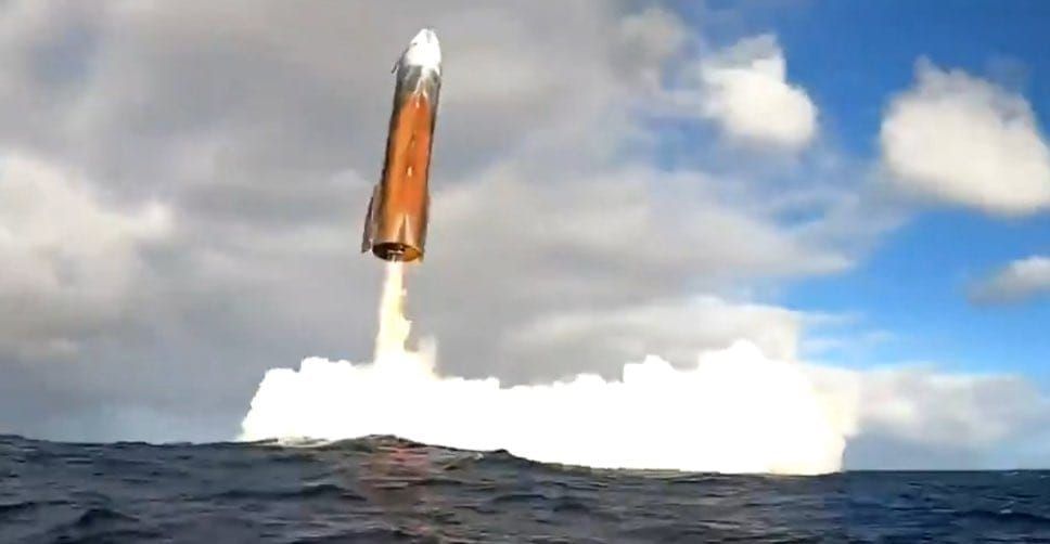 Ship 37 performs its landing burn over the Indian Ocean. ©SpaceX