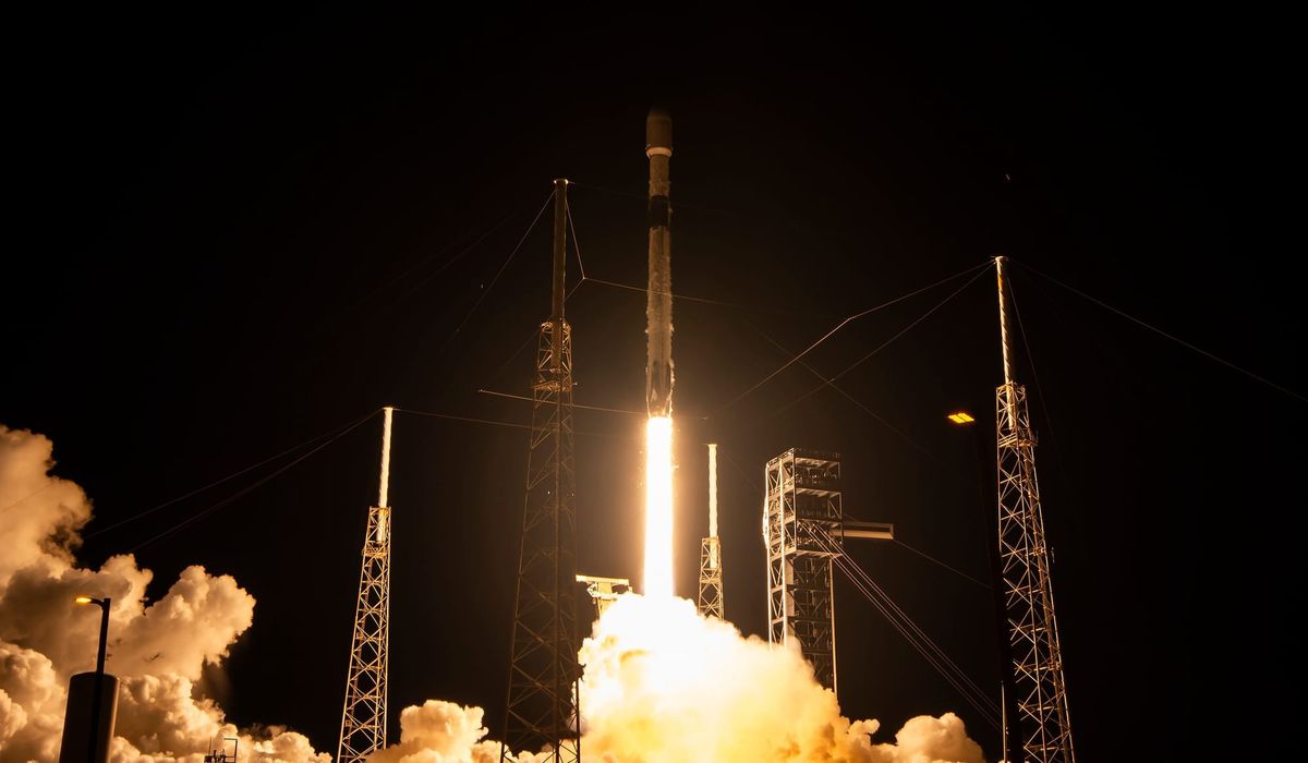 Falcon 9 lifting off from Space Launch Complex 40 with Kuiper satellites. ©SpaceX