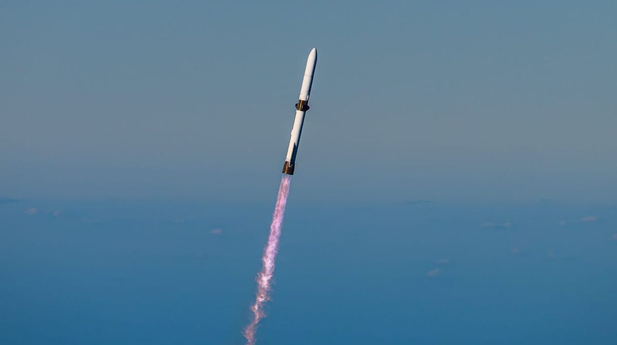 New Glenn during first-stage flight while carrying ESCAPADE. ©Blue Origin