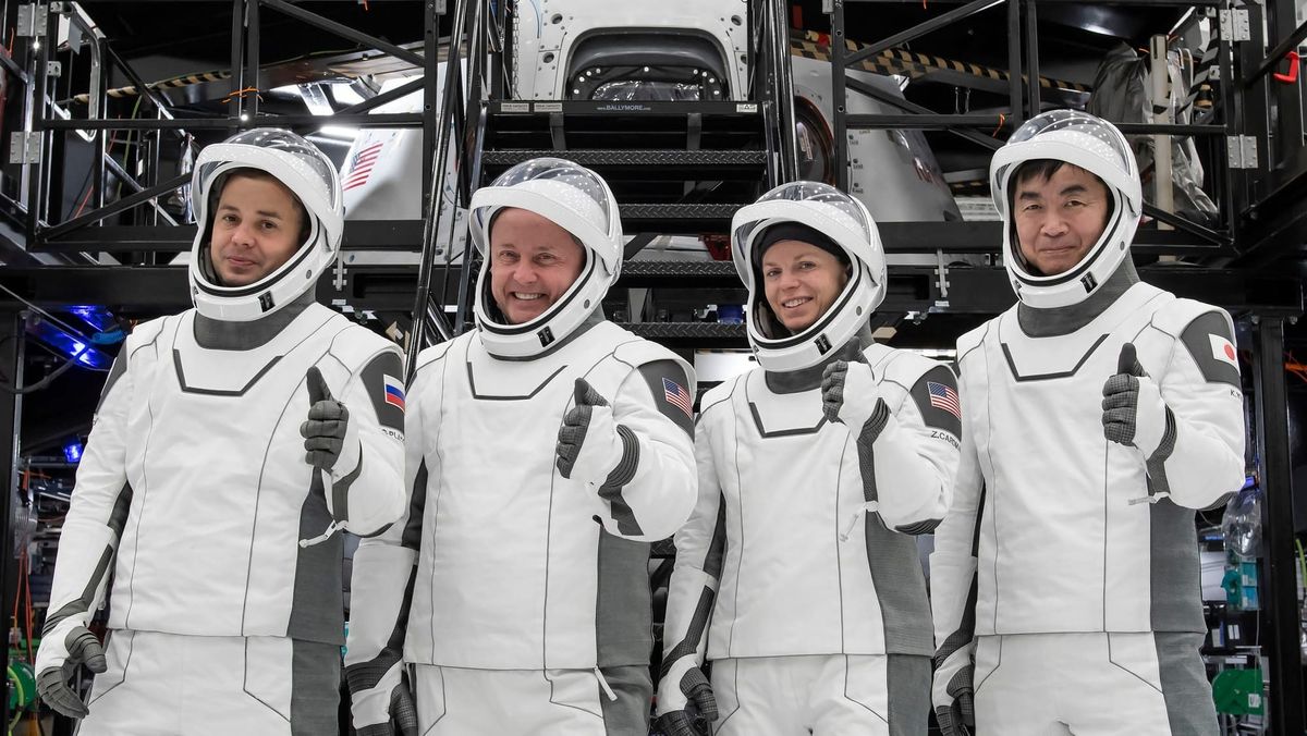 Platonov, Fincke, Cardman, and Yui during training to fly aboard Crew Dragon. ©SpaceX