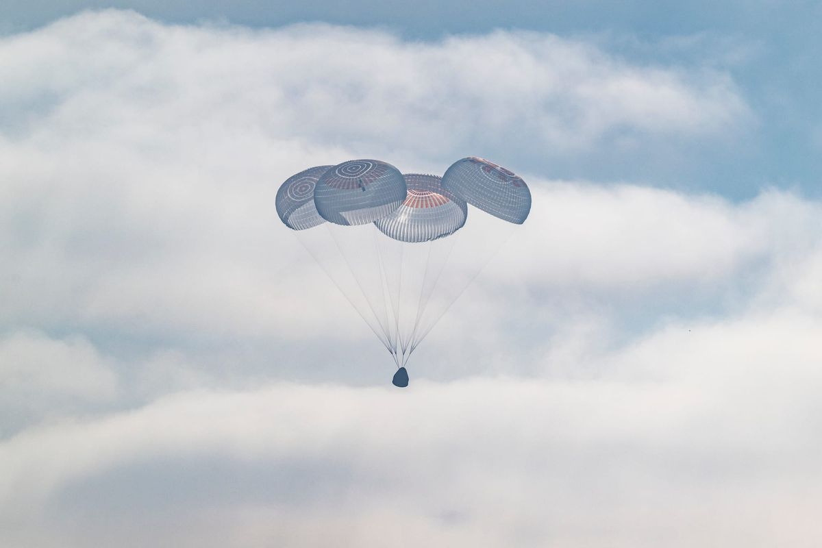 Crew Dragon 'Freedom' descending towards the Pacific Ocean under parachute on October 8th 2026. ©Keegan Barber/NASA