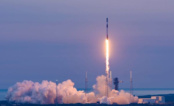 First 'Starfall' Capsule Thrown Around Earth via Falcon 9