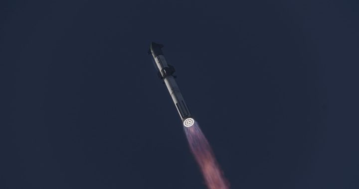 Starship-Super Heavy during first stage flight with Ship 25 and Booster 9. ©SpaceX