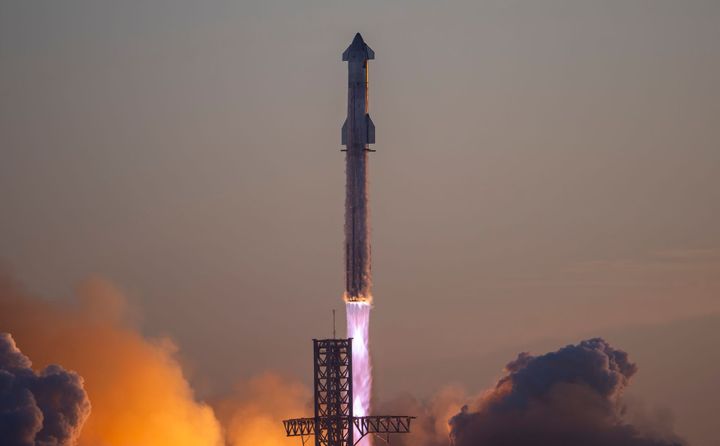 Starship-Super Heavy during first stage flight with Ship 25 and Booster 9. ©SpaceX