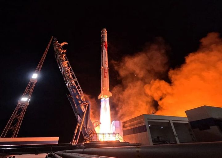 Zhuque-2 lifting off from its launch pad at the Jiuquan Satellite Launch Center.