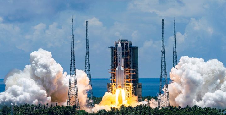 Long March 5 lifting off from Wenchang carrying Tianwen-1. ©Cai Yang/Xinhua