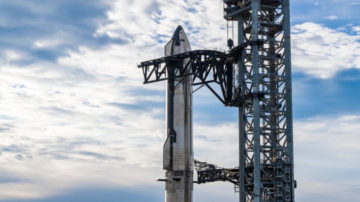 Ship 28 atop of Booster 10 at Starbase, Texas. ©SpaceX