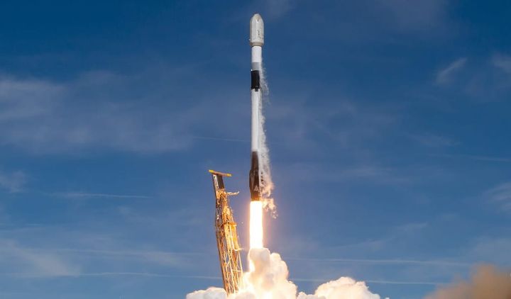 Falcon 9 lifting off from Space Launch Complex 4E for Transporter-10. ©SpaceX