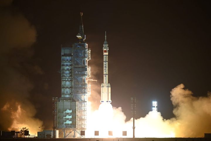 The Long March 2F/G lifting off with the Shenzhou-18 spacecraft.