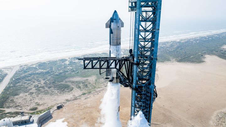 Ship 29 and Booster 11 during a wet dress rehersal. ©SpaceX