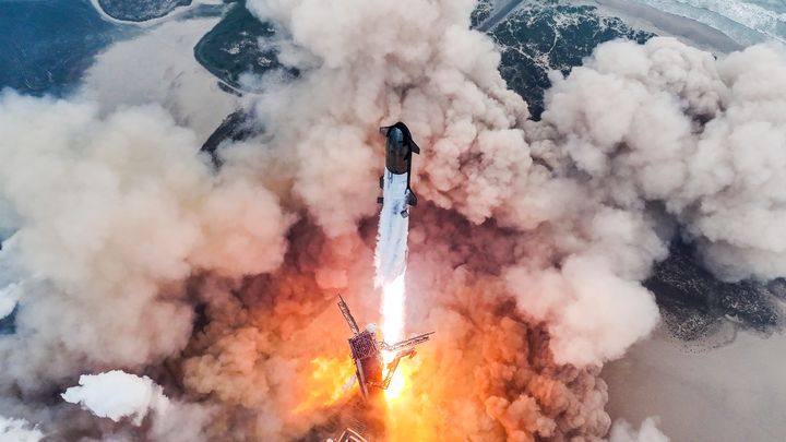  Ship 29 and Booster 11 lifting off from Texas. ©SpaceX