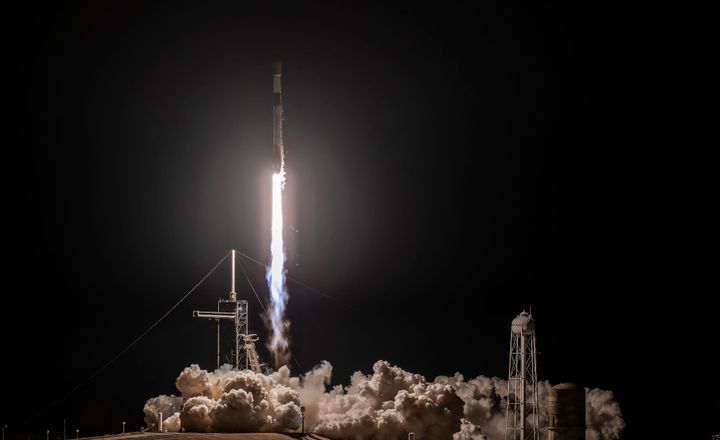 Falcon 9 lifting off from Launch Complex 39A. ©SpaceX